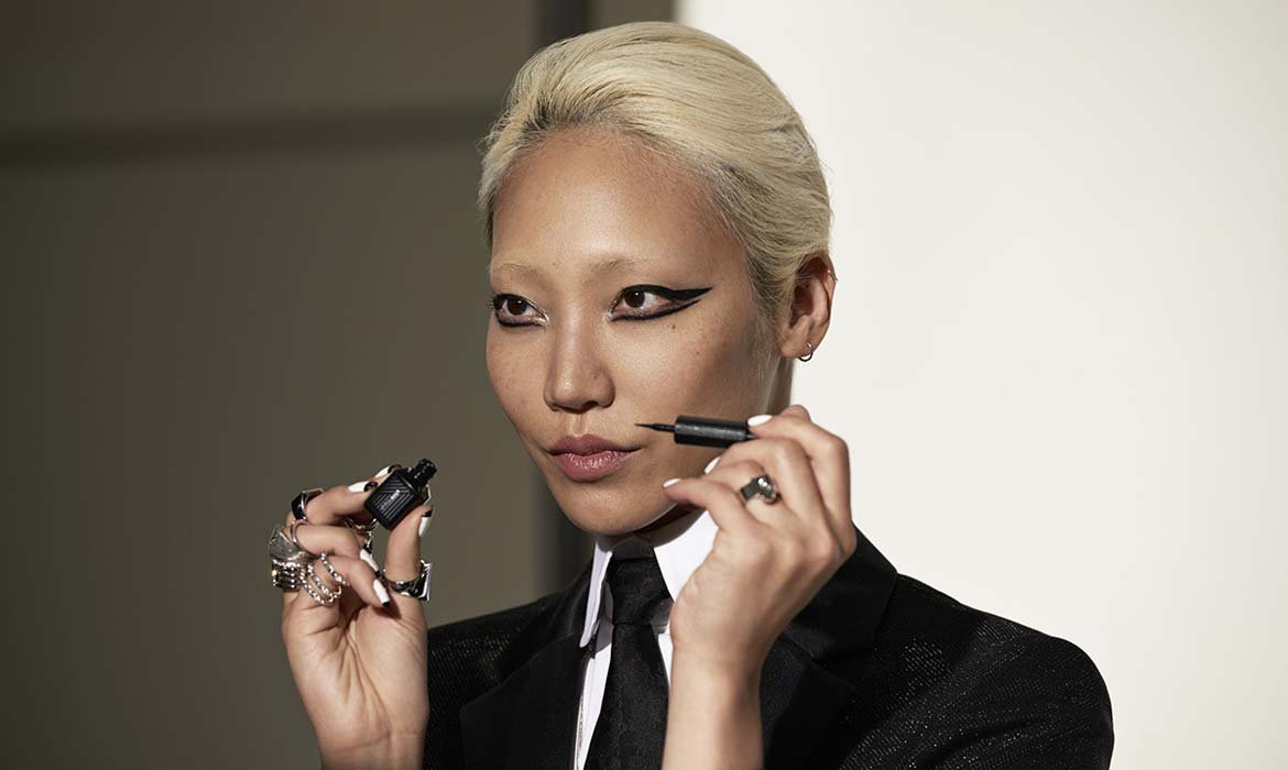 Un toque de la Laca Elnett de L’Oréal Paris y tu corte de pelo pixie con tupé tomará forma y aguantará más tiempo intacto.